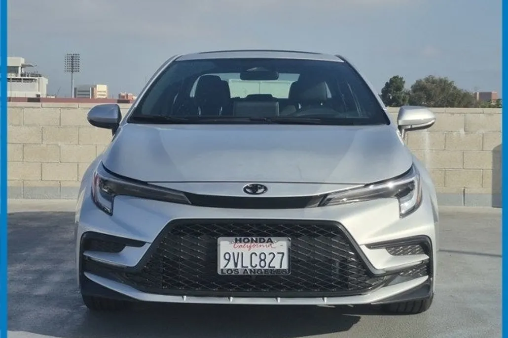 2025 Toyota Corolla SE photo 1