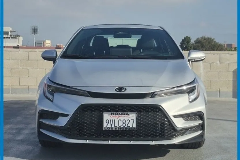 2025 Toyota Corolla SE photo 1