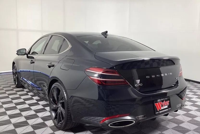 2023 Genesis G70 3.3T Sport Prestige photo 1