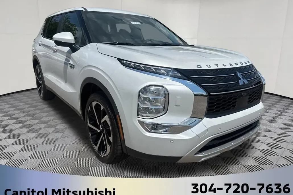 2025 Mitsubishi Outlander PHEV SE photo 1