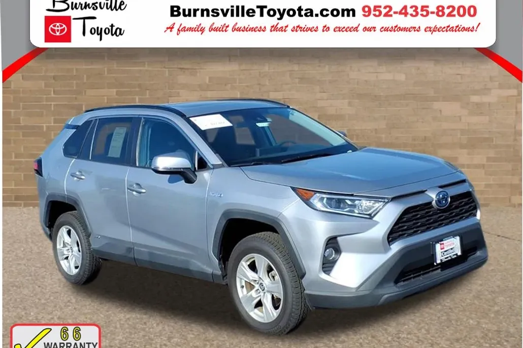 2021 Toyota RAV4 XLE photo 1