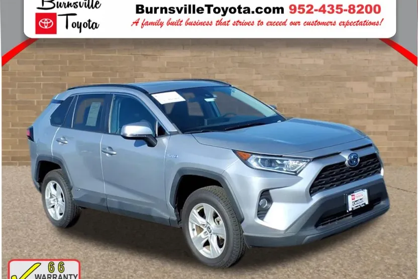2021 Toyota RAV4 XLE photo 1