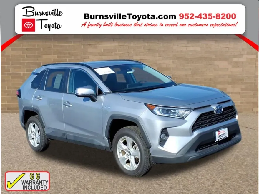 2021 Toyota RAV4 XLE photo 1