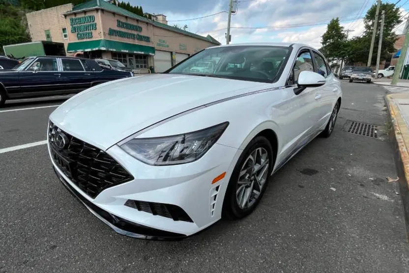 2022 Hyundai Sonata SEL photo 1