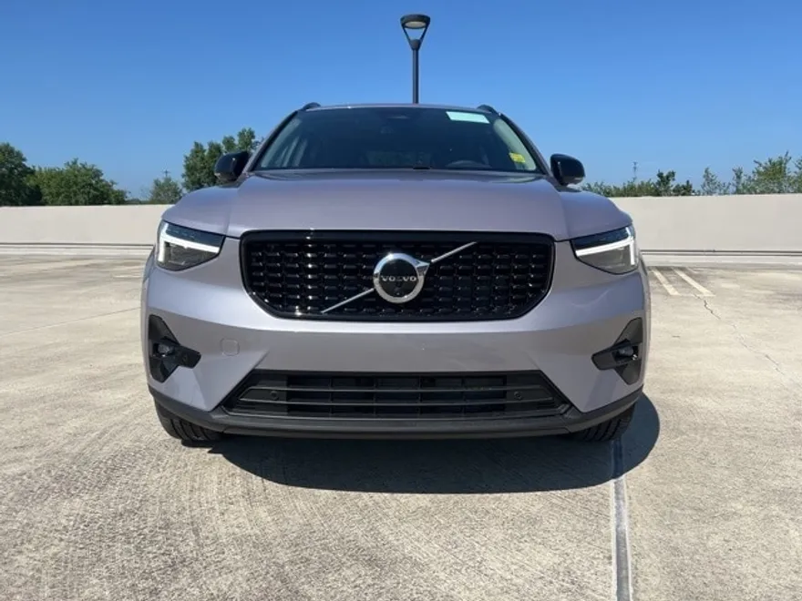 2026 Volvo XC40 Plus photo 1