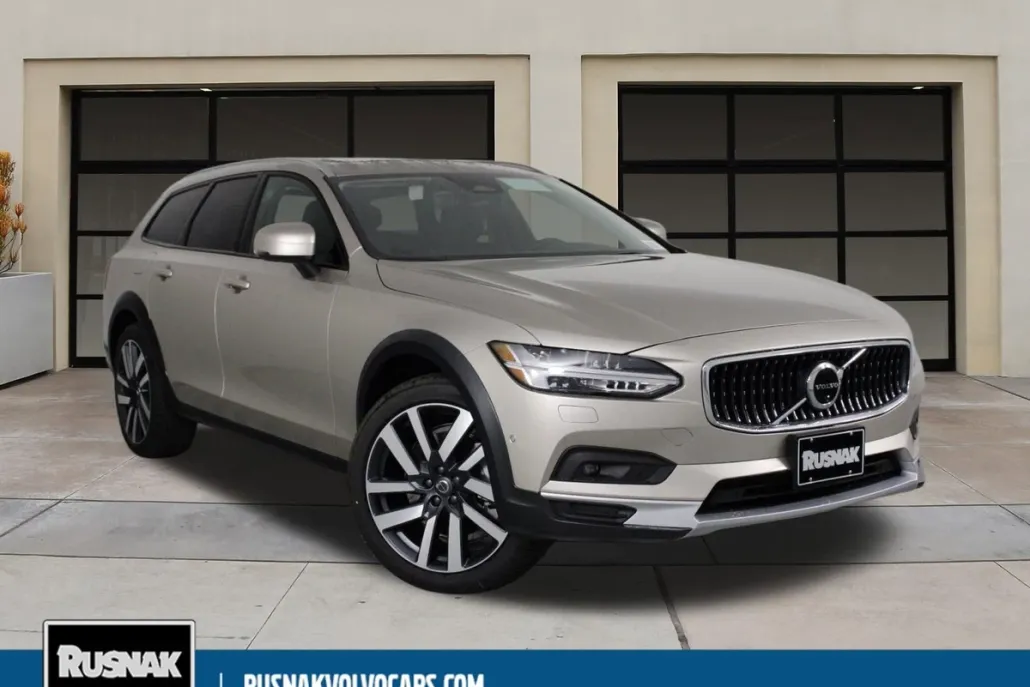 2025 Volvo V90 Cross Country B6 photo 1