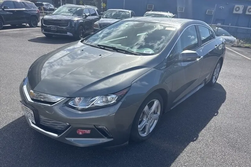 2017 Chevrolet Volt LT photo 1