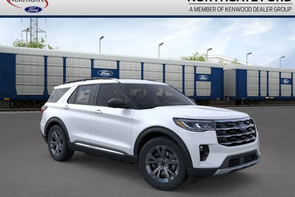 2025 Ford Explorer photo 1