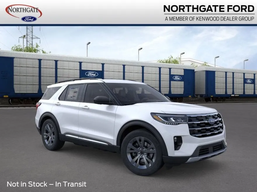 2025 Ford Explorer photo 1