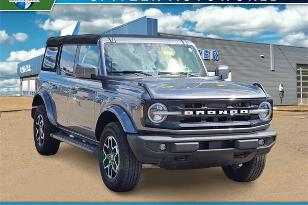 2023 Ford Bronco Outer Banks photo 1