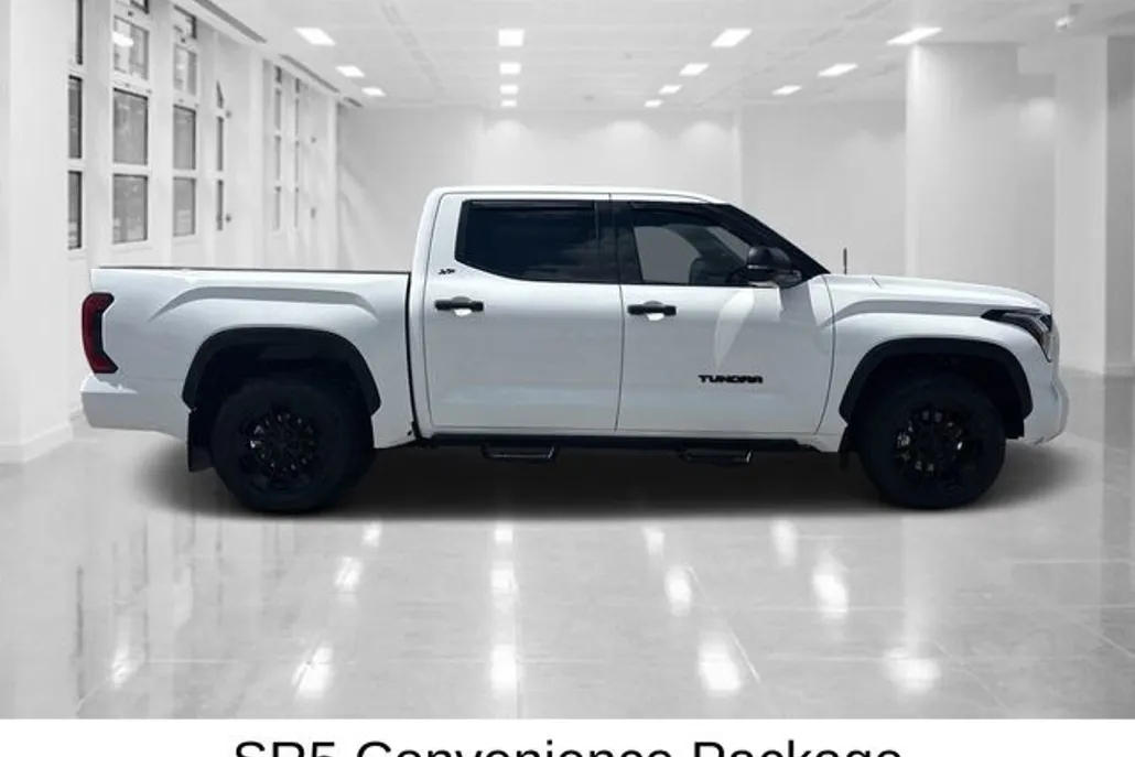 2023 Toyota Tundra SR5 photo 1