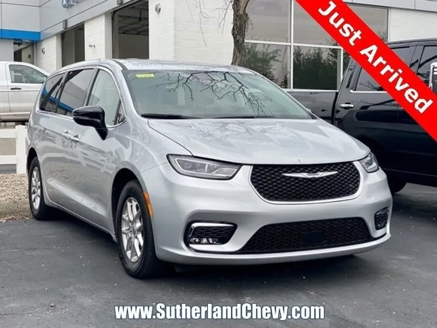2024 Chrysler Pacifica Touring L photo 1