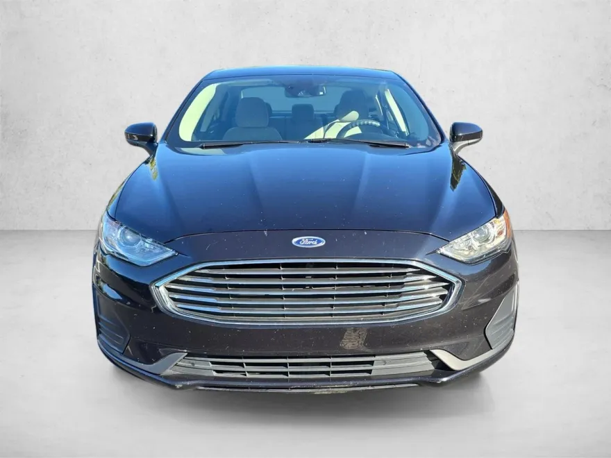 2019 Ford Fusion S photo 1