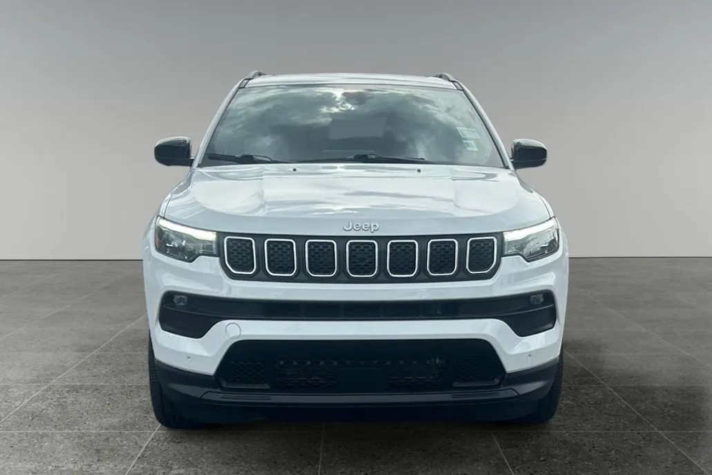 2023 Jeep Compass Latitude Lux photo 1