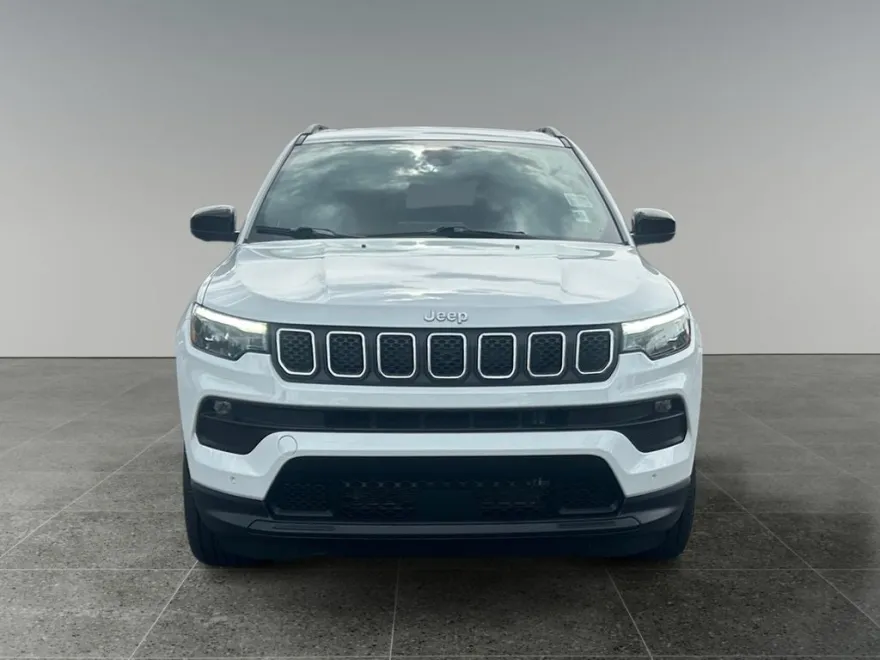 2023 Jeep Compass Latitude Lux photo 1