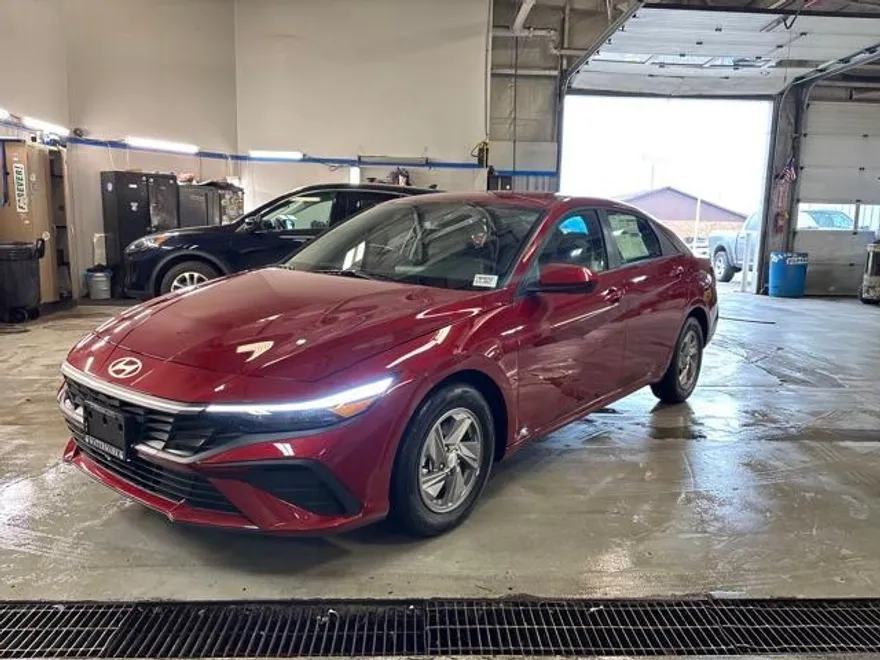 2025 Hyundai Elantra SE photo 1