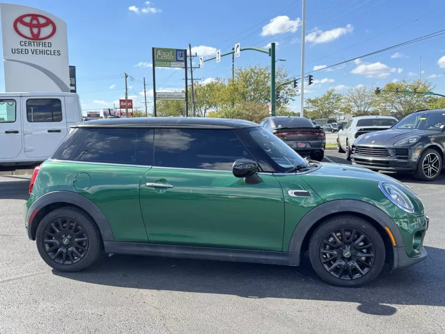 2020 Mini Cooper 2 Door Hardtop Signature photo 1