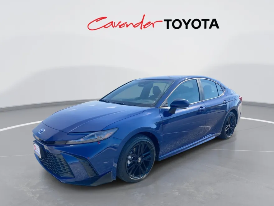 2025 Toyota Camry SE photo 1