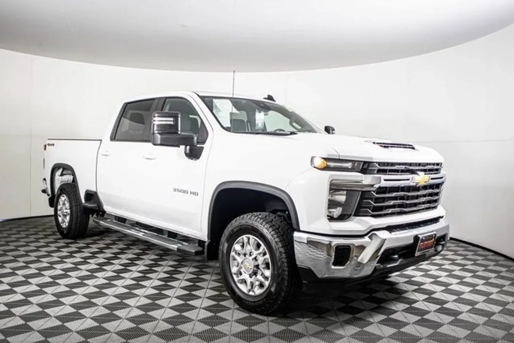 2024 Chevrolet Silverado 3500HD LT photo 1