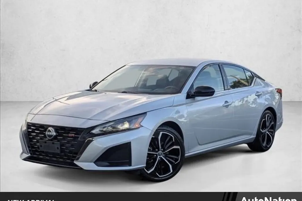 2024 Nissan Altima 2.5 SR photo 1