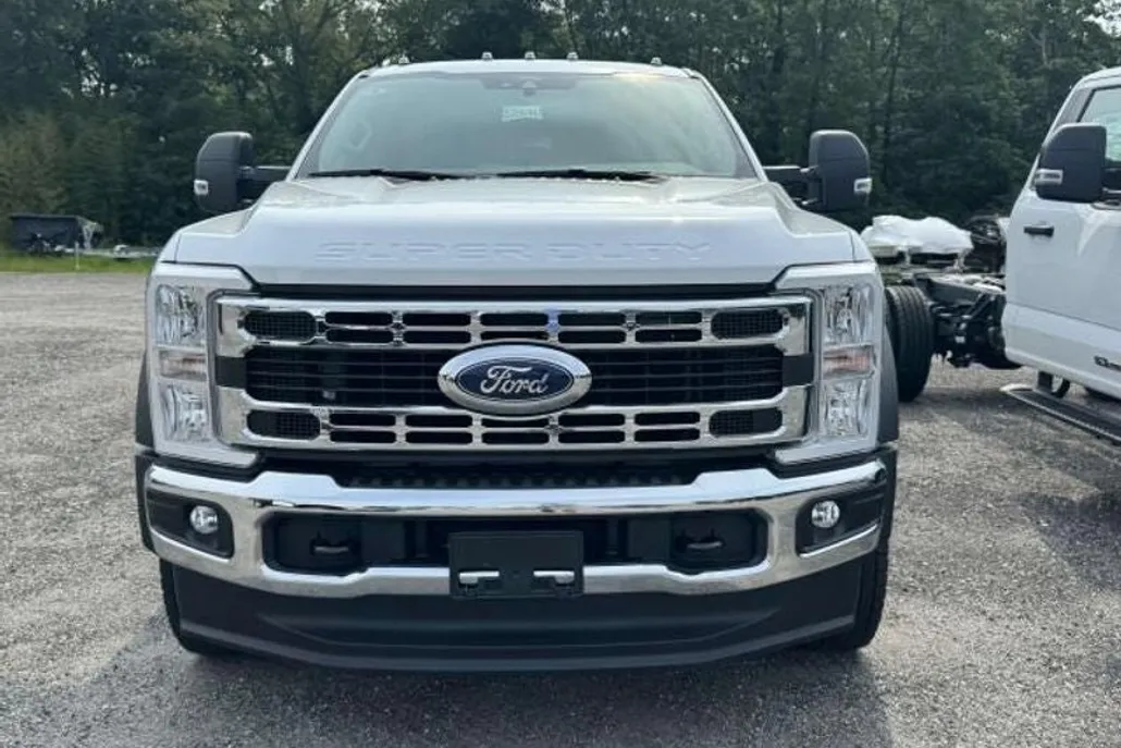 2025 Ford F-550 XL photo 1
