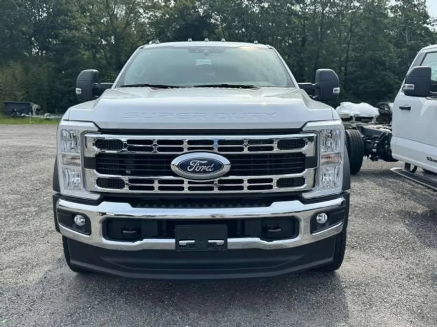 2025 Ford F-550 XL photo 1
