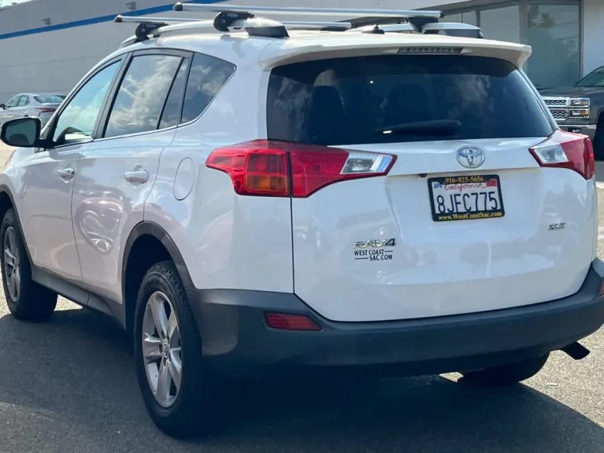 2014 Toyota RAV4 XLE photo 1