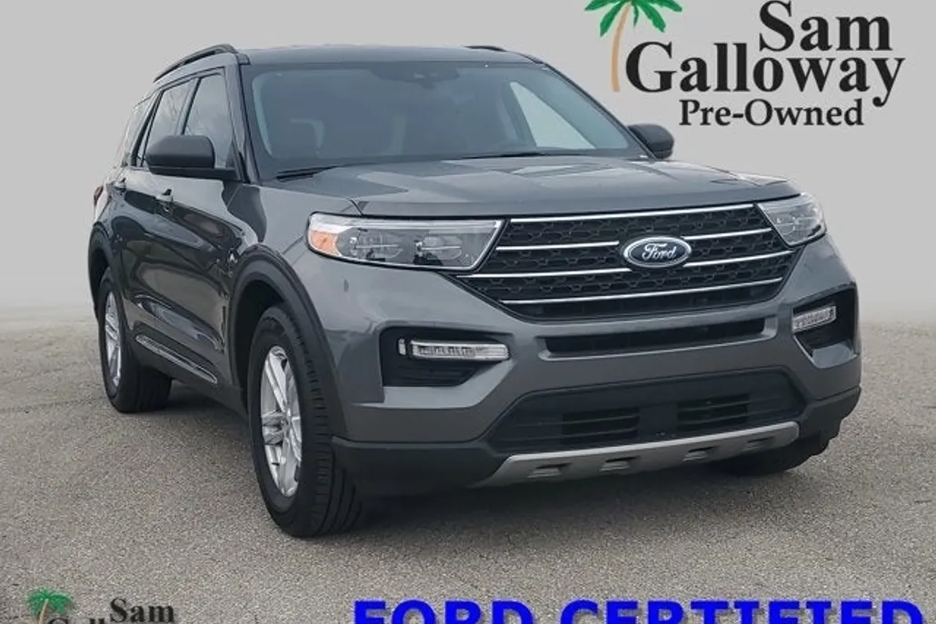 2023 Ford Explorer XLT photo 1
