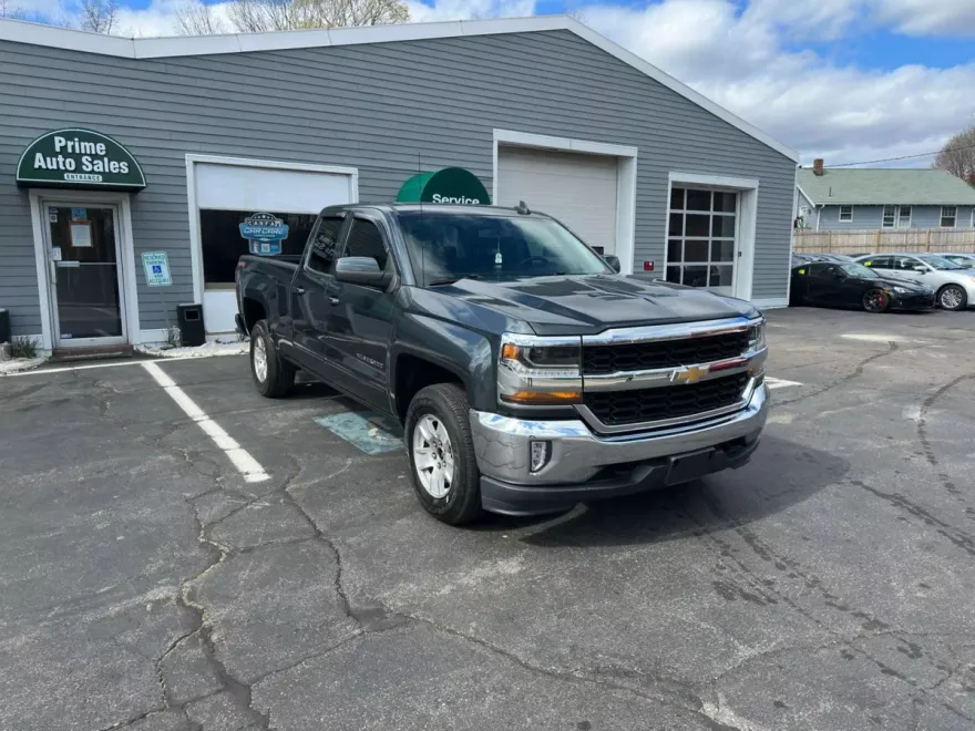 2017 Chevrolet Silverado 1500 LT photo 1