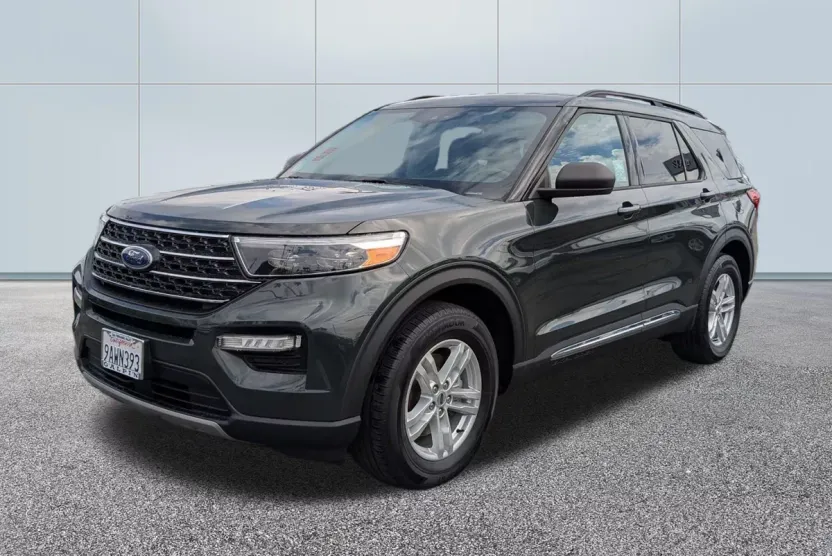 2022 Ford Explorer XLT photo 1