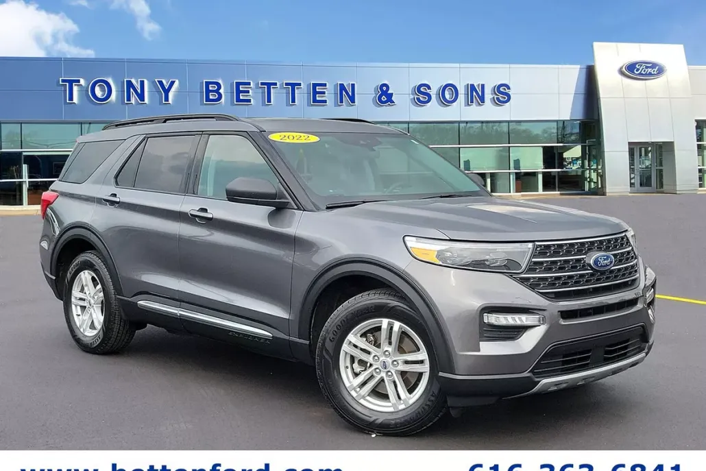 2022 Ford Explorer XLT photo 1
