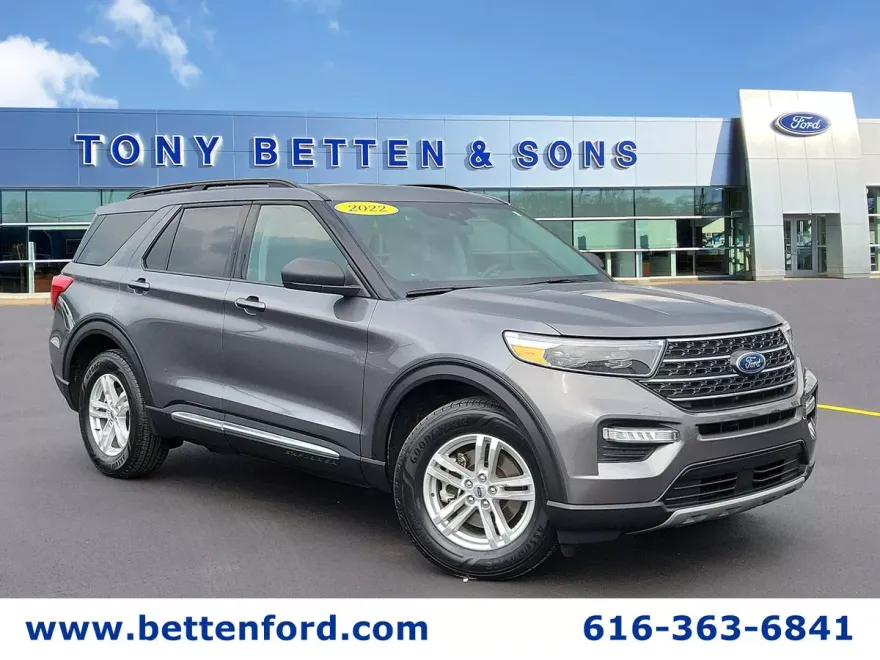 2022 Ford Explorer XLT photo 1