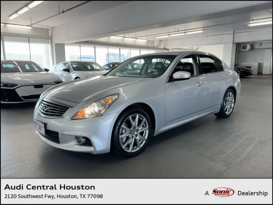 2013 Infiniti G37 Journey photo 1