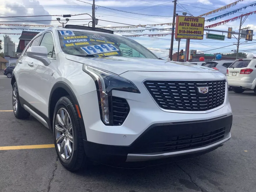 2019 Cadillac XT4 Premium Luxury photo 1