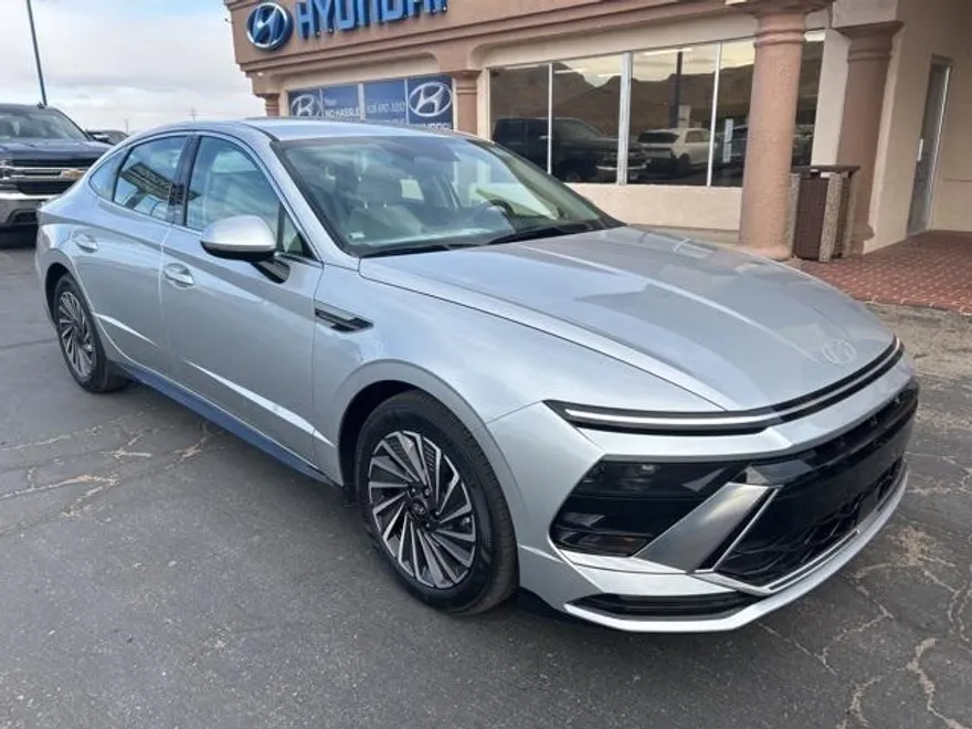 2025 Hyundai Sonata Hybrid SEL photo 1