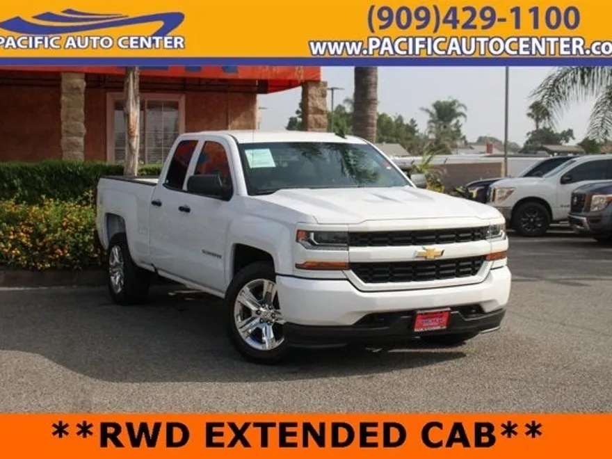 2018 Chevrolet Silverado 1500 Custom photo 1