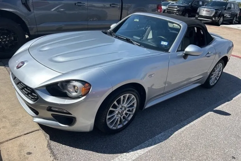 2018 Fiat 124 Spider Classica photo 1