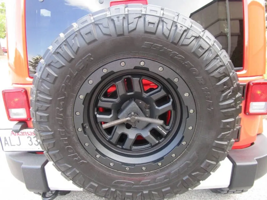 2013 Jeep Wrangler Unlimited Sahara photo 1