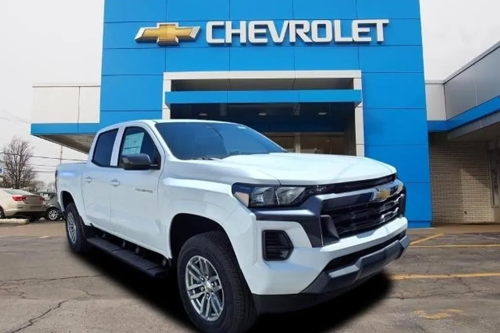 2025 Chevrolet Colorado Work Truck LT photo 1