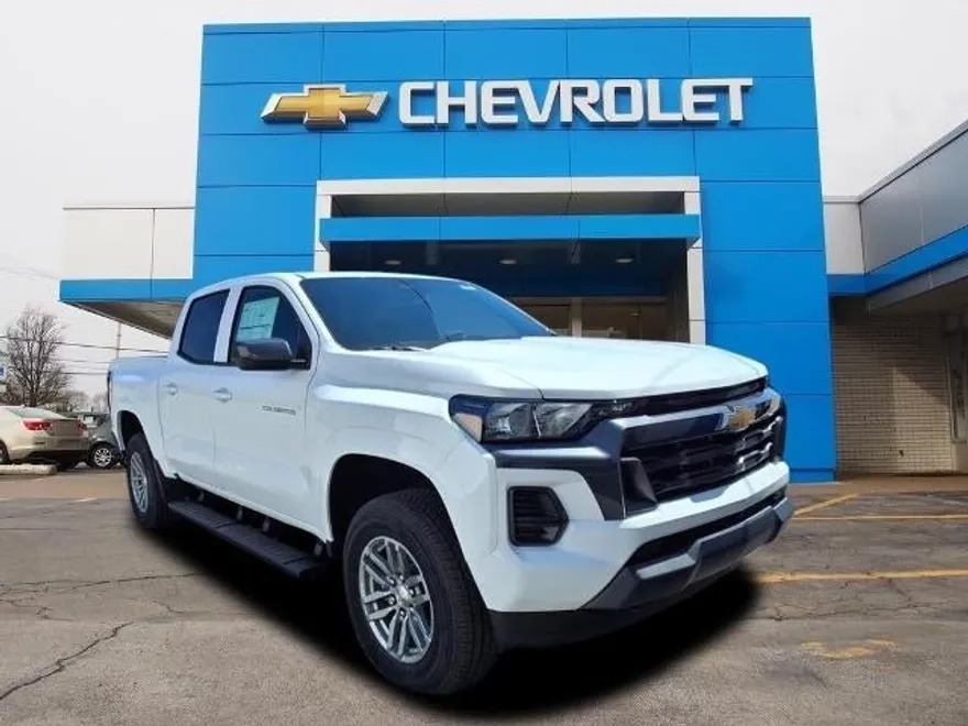 2025 Chevrolet Colorado Work Truck LT photo 1