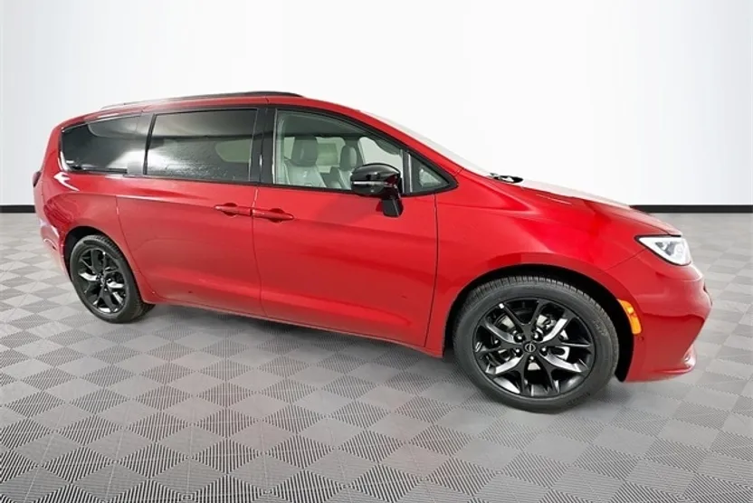 2026 Chrysler Pacifica Limited photo 1