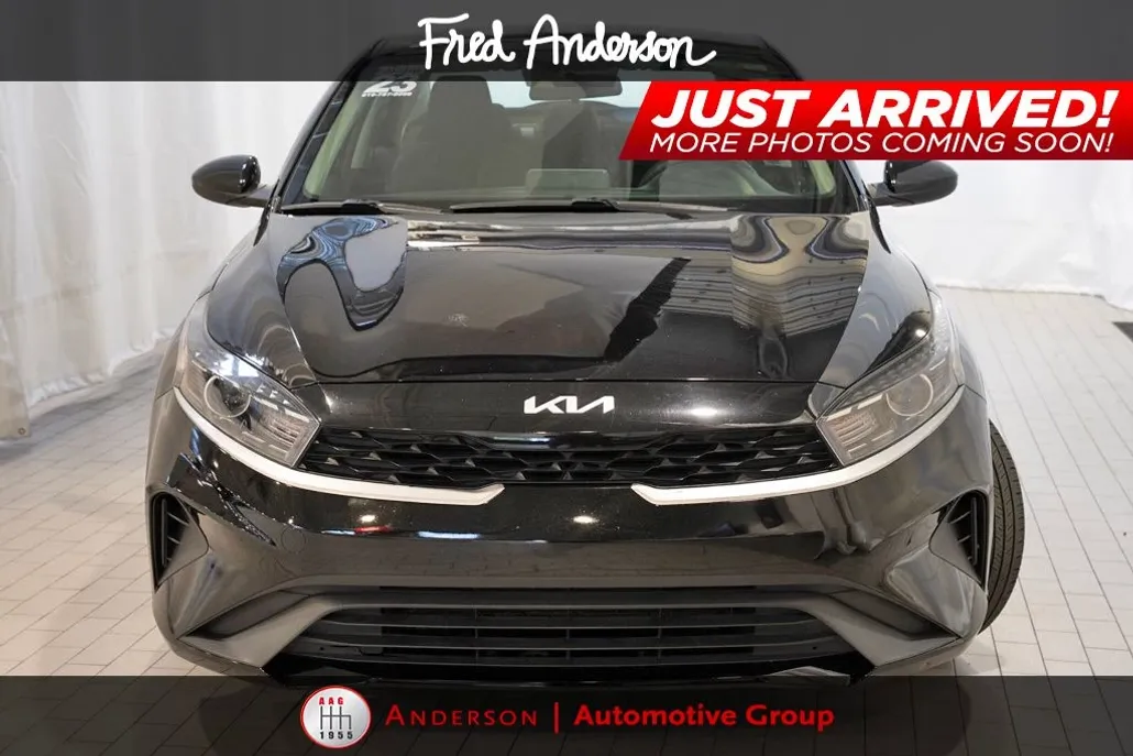 2023 Kia Forte LXS photo 1
