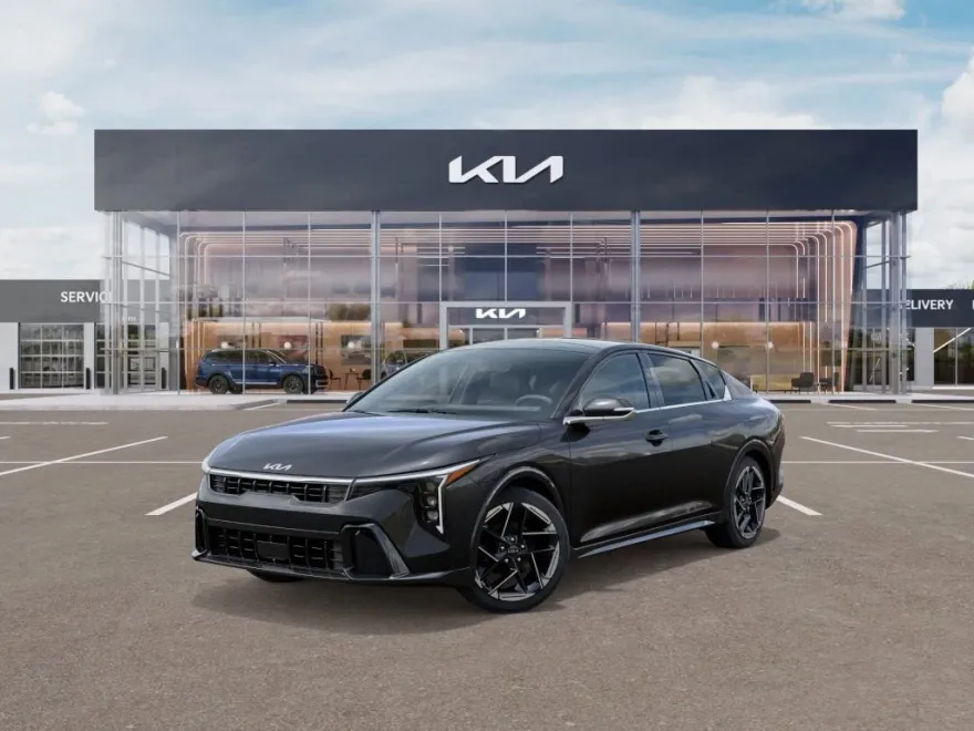 2025 Kia K4 GT-Line photo 1