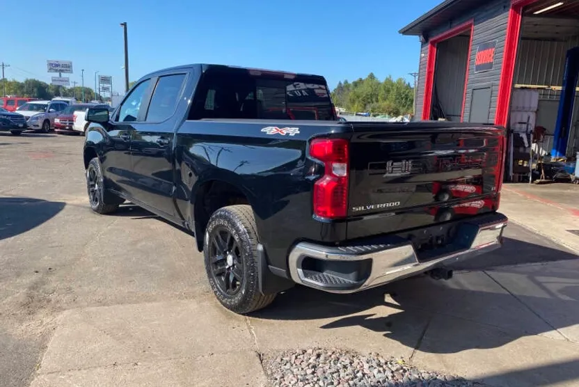 2021 Chevrolet Silverado 1500 LT photo 1