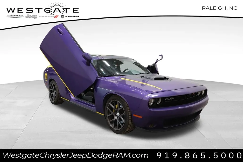2016 Dodge Challenger SXT Plus photo 1
