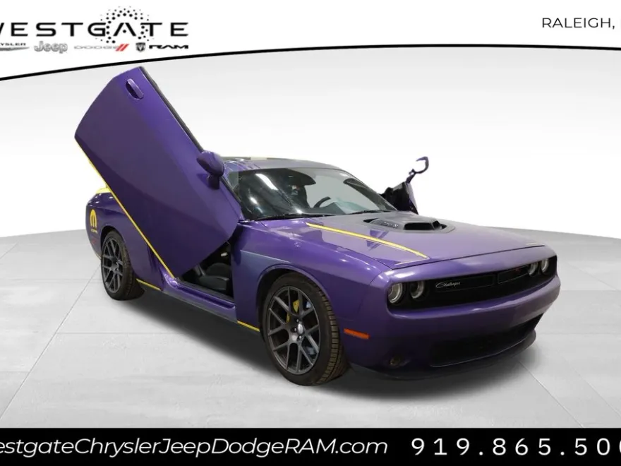 2016 Dodge Challenger SXT Plus photo 1