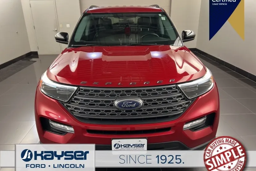 2022 Ford Explorer XLT photo 1