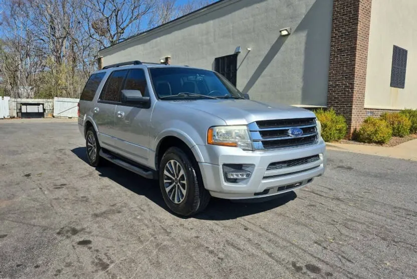 2016 Ford Expedition XLT photo 1