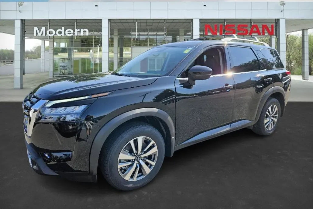 2025 Nissan Pathfinder SL photo 1