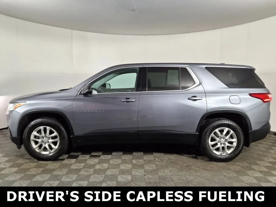 2021 Chevrolet Traverse LS photo 1